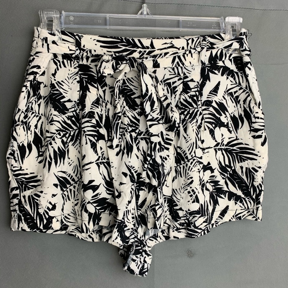 Love Tree Flowy Shorts